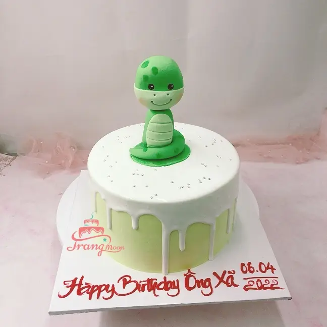 Mẫu bánh kem con rắn dễ thương cho bé