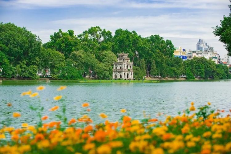 Hồ Gươm (Hồ Hoàn Kiếm) - địa điểm chụp ảnh ở Hà Nội