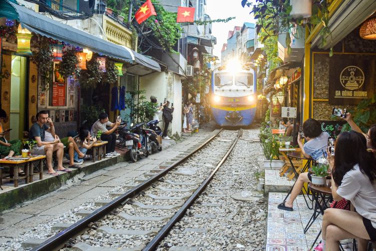 Cà phê Đường Tàu - địa diểm chụp ảnh ở Hà Nội
