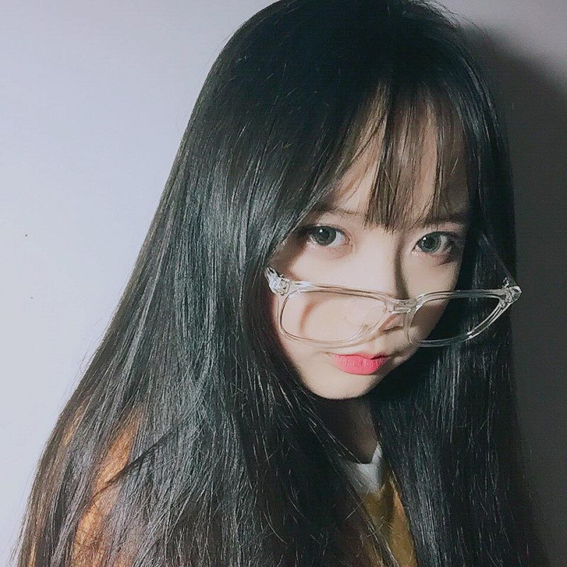 Nữ sinh Sài Gòn bất ngờ vì ảnh chụp sau lưng được chia sẻ trên mạng