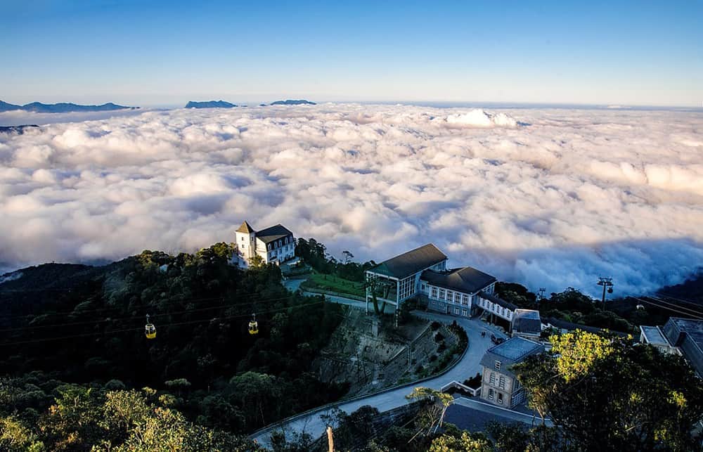 Khung cảnh Bà Nà Hills như thiên đường trên những đám mây