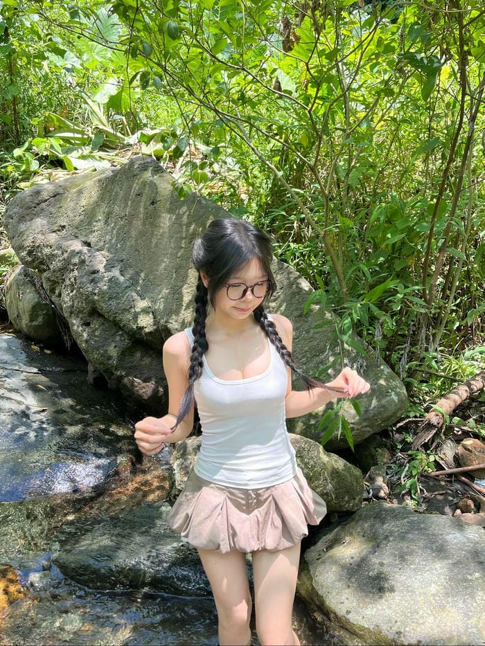 Ảnh gái k11 đẹp che mặt