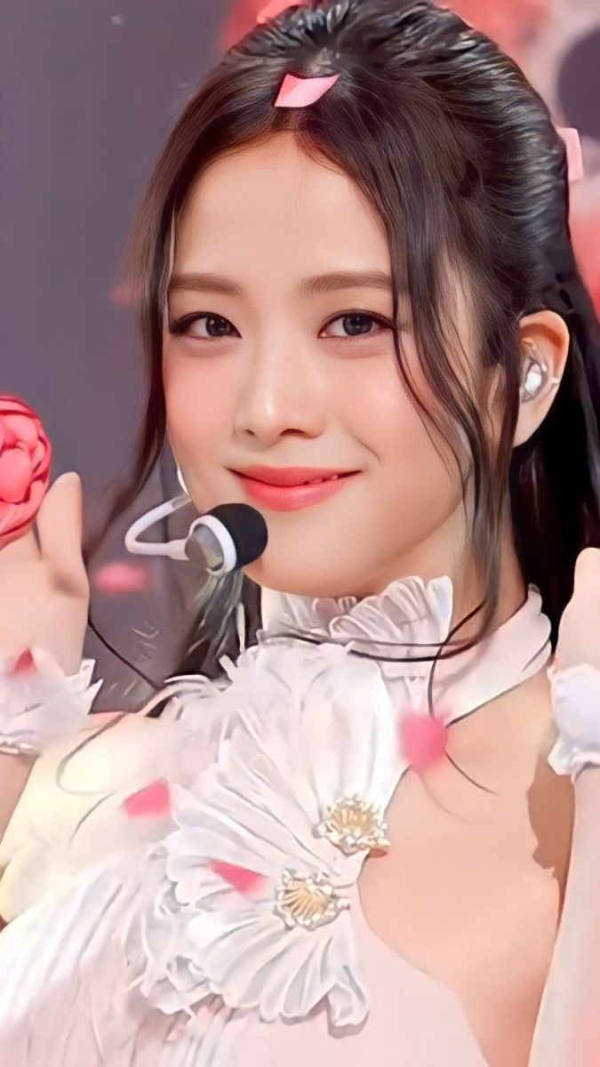 Ảnh Jisoo ngầu với phong cách thời trang độc đáo và biểu cảm lôi cuốn