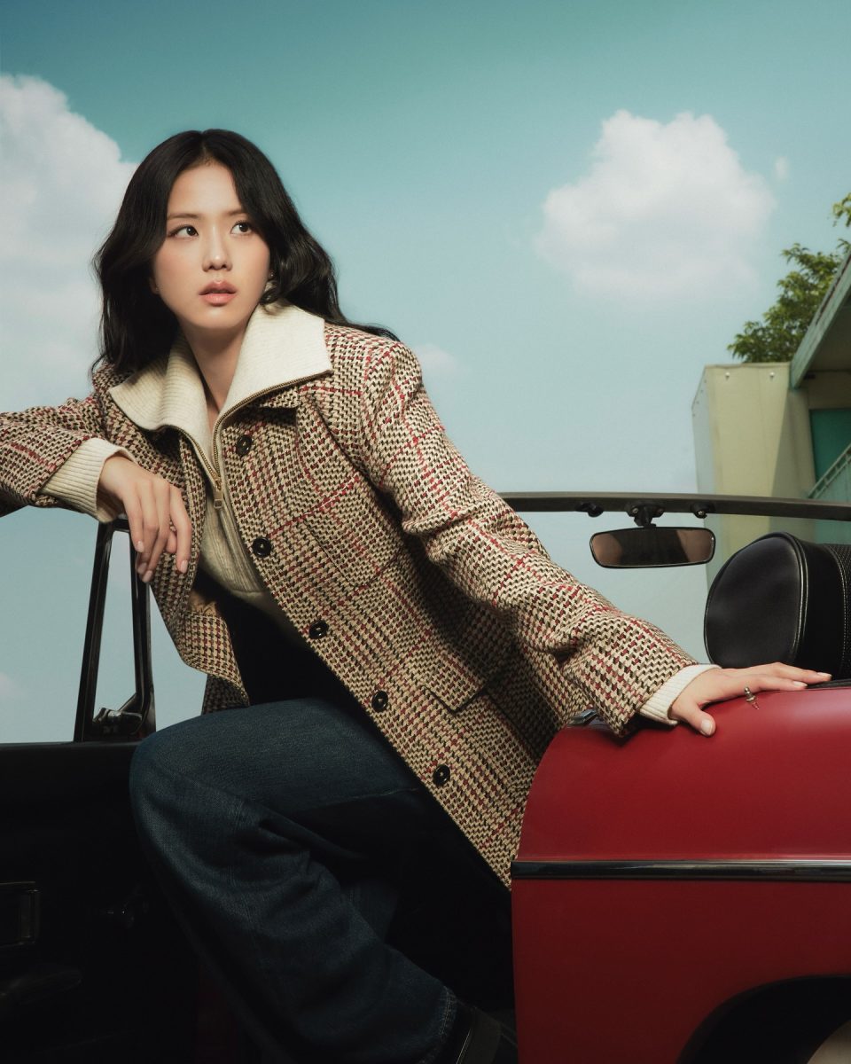 Ảnh Jisoo ngầu với thần thái cuốn hút và phong cách thời trang ấn tượng
