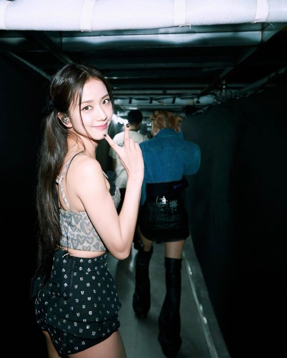 Ảnh Jisoo ngầu với thần thái lạnh lùng và quyến rũ