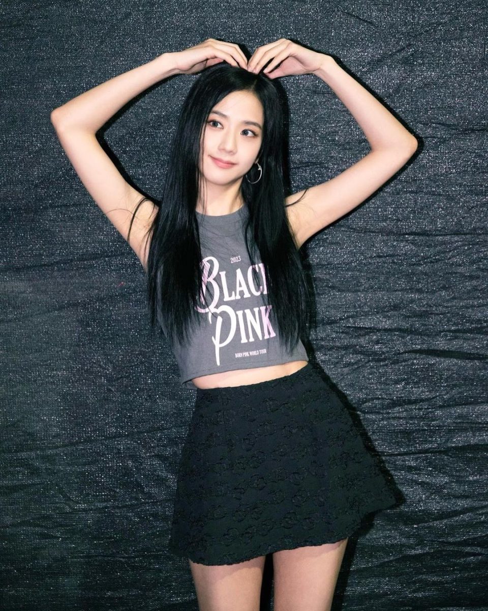 hình ảnh ảnh jisoo ngầu thể hiện phong cách thời trang ấn tượng