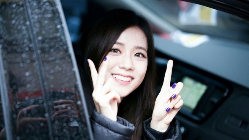 Ảnh Jisoo ngầu với thần thái quyến rũ và phong cách thời trang độc đáo