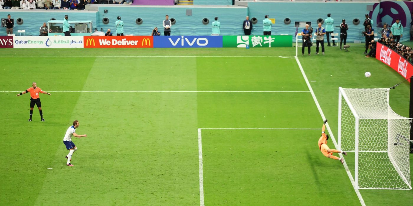 Mbappe cười to hết cỡ trên nỗi đau của người Anh