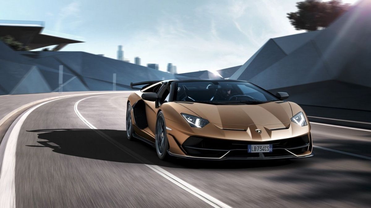 Hình nền siêu xe Lamborghini tốc độ