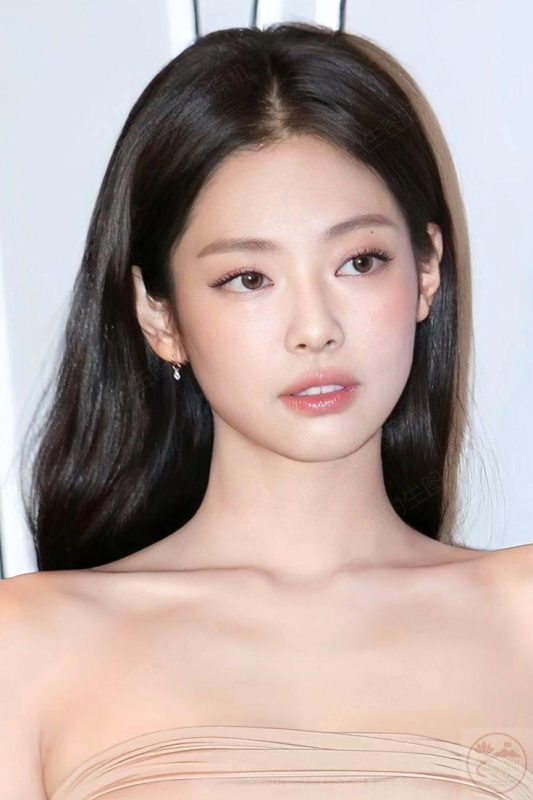 Ảnh Jennie bikini sexy khoe thần thái quyến rũ khiến fan mê mẩn