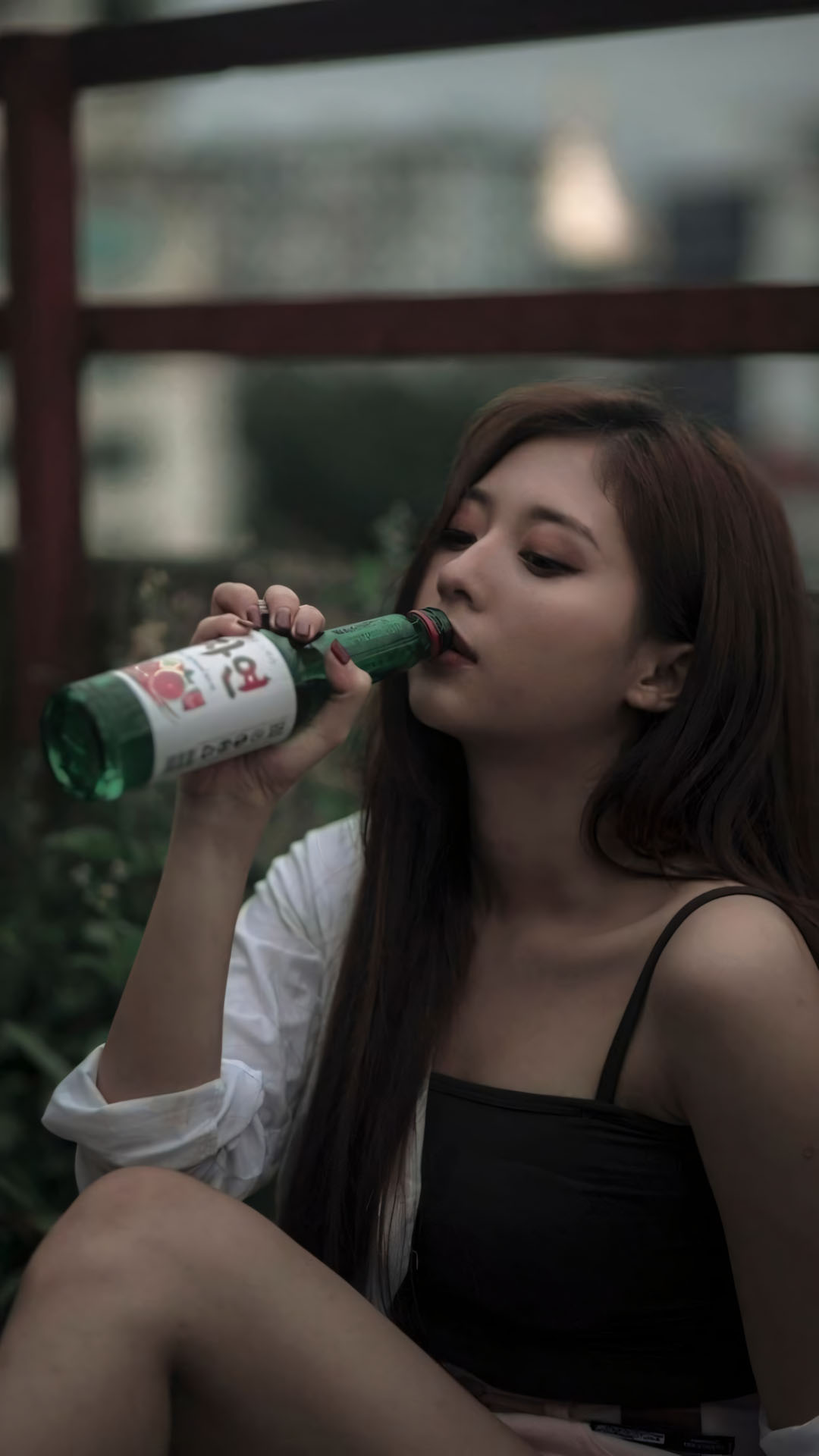 Anh con gai buon uong ruou che mat 1920px 1080px full hd 19