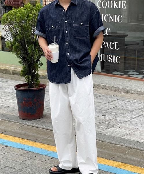 Boy phố với Sơ mi oversize và quần ống suông