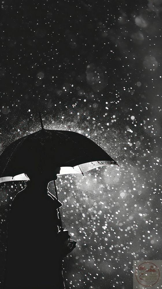 Hình ảnh mưa đơn sắc tạo nên một không gian giàu tính hoài niệm