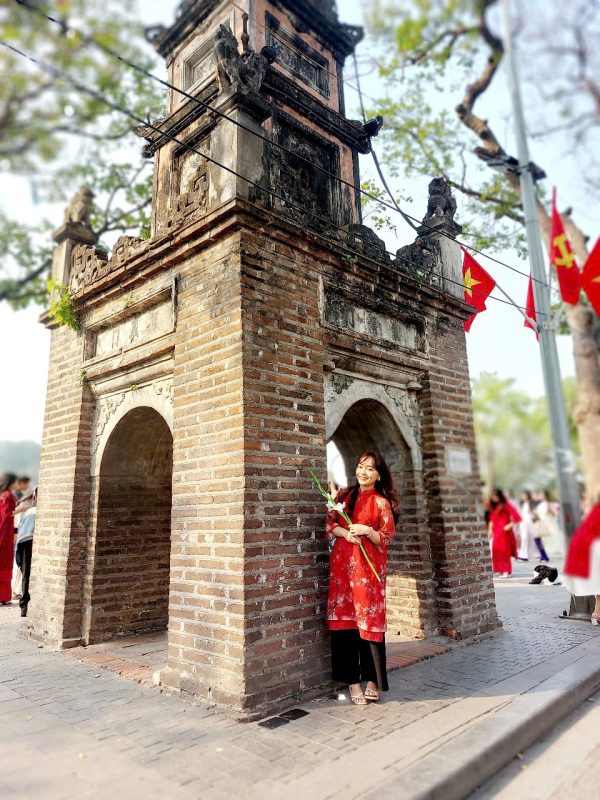 Diện áo dài lên phố chụp ảnh Tết