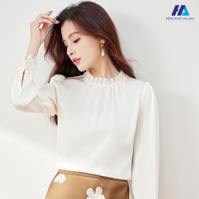 Áo sơ mi nữ cổ trụ đang là item thời trang được nhiều chị em yêu thích