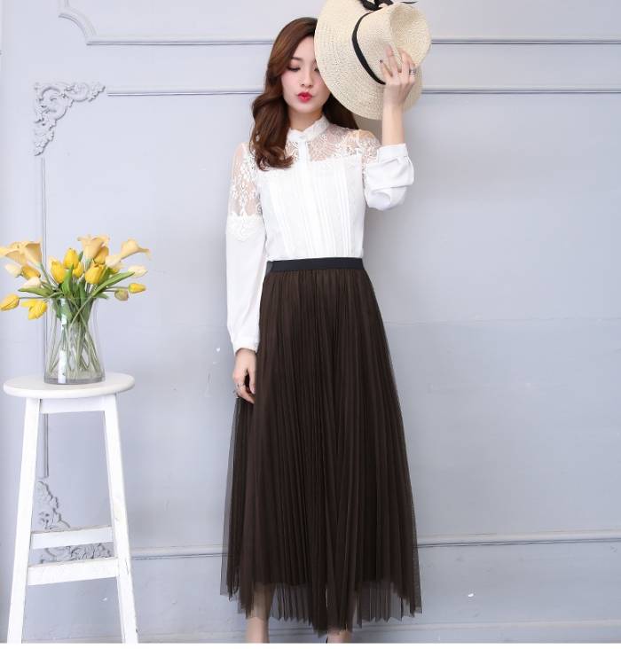 Mẫu áo sơ mi cổ tàu cũng chân váy xòe trẻ trung