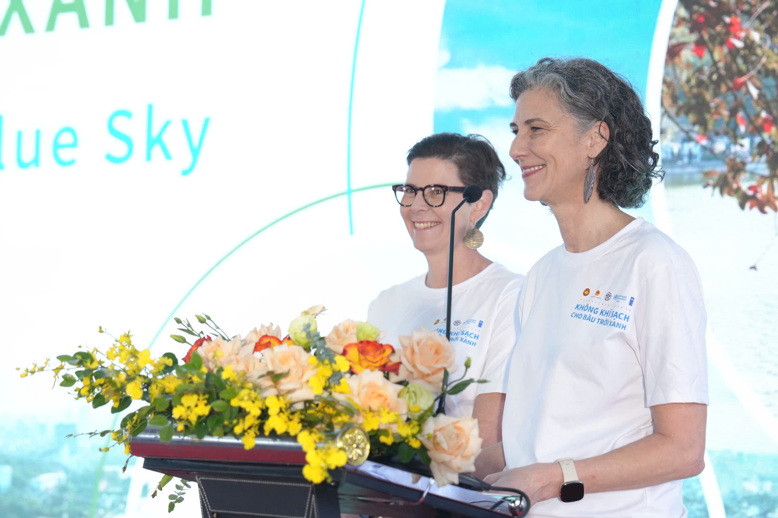 bà Ramla Khalidi, Trưởng Đại diện thường trú UNDP và bà Angela Pratt, Trưởng đại diện WHO tại Việt Nam