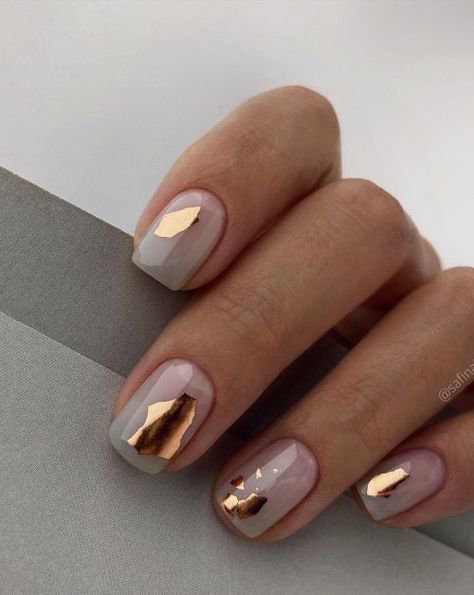 Màu nail ánh kim cho da bánh mật