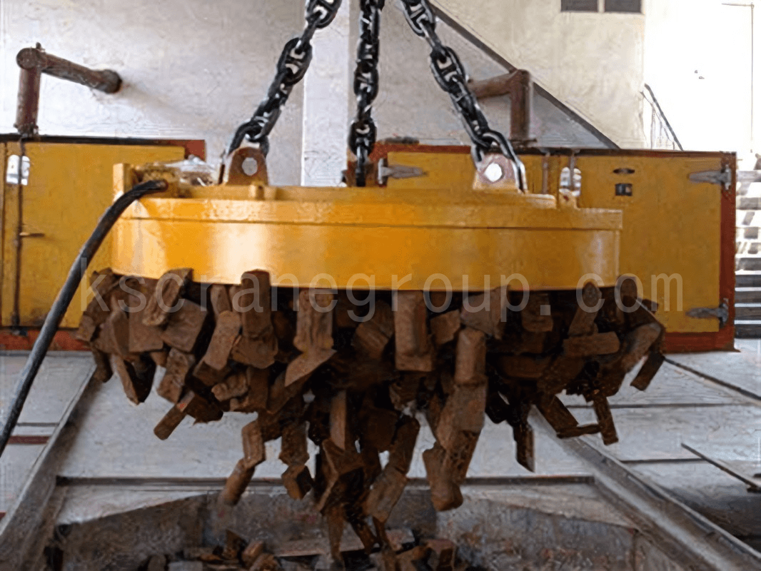 cần cẩu điện từ hoạt động như thế nào