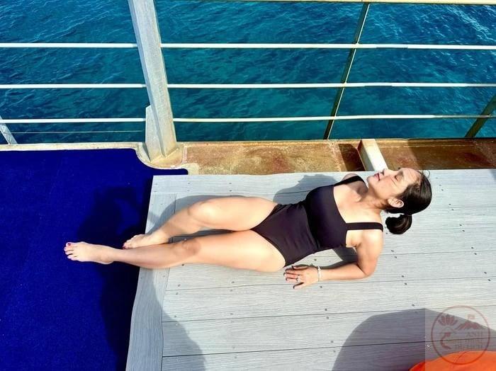 MC Cát Tường "hút mắt" với bikini