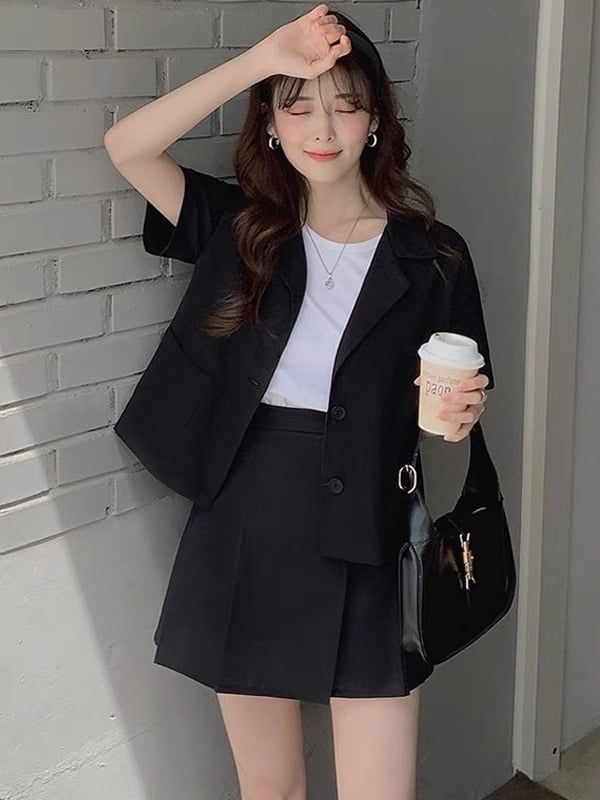 Chân váy dạ mặc với áo khoác Blazer