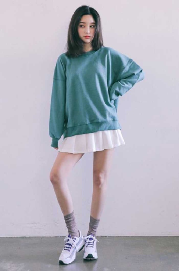 Chọn mặc Hoodie với chân váy dạ