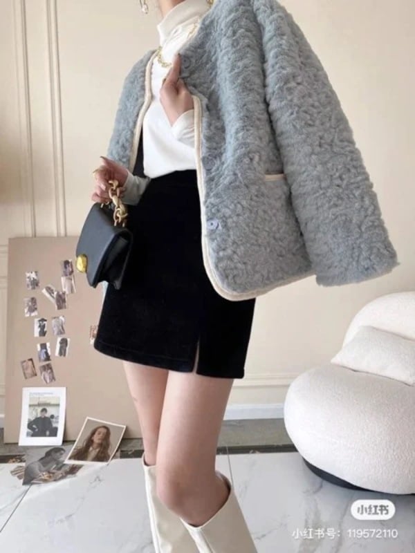 Phối chân váy dạ cùng áo len cardigan