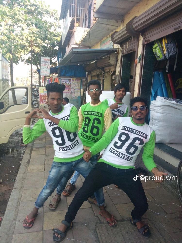 Đứng cũng lầy, ngồi cũng lầy