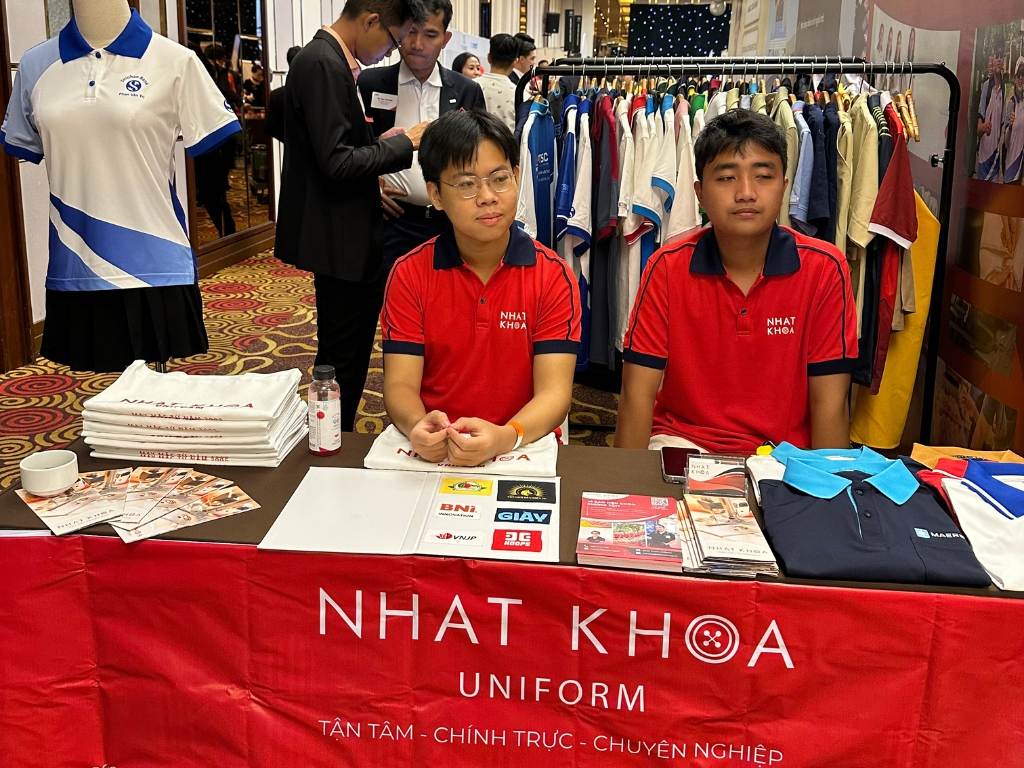 Nhất Khoa Uniform nhận thiết kế áo nhóm hài bựa miễn phí