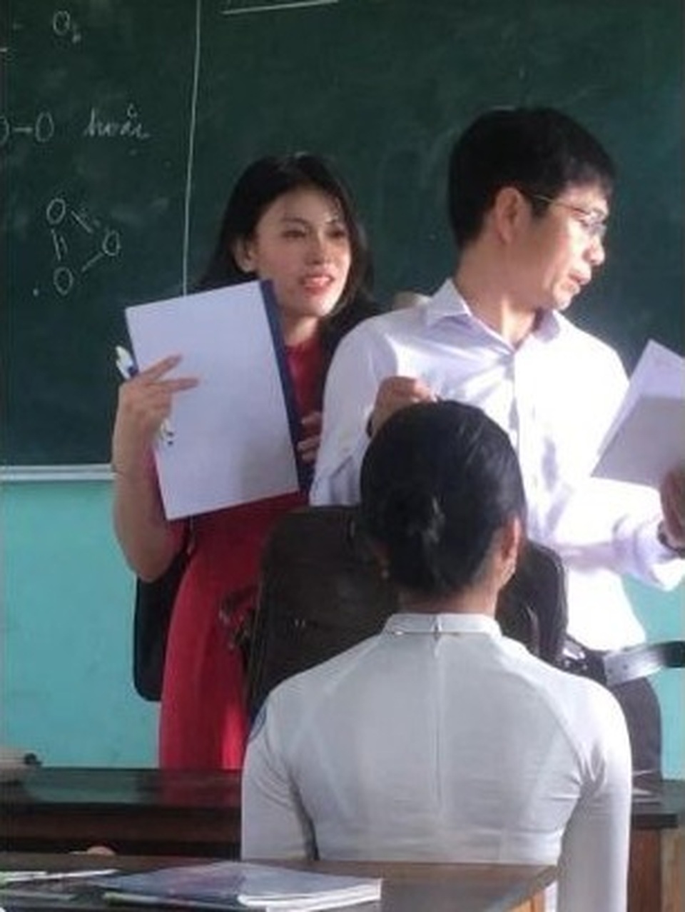Cô giáo thực tập xinh xắn, bỗng nổi tiếng với khoảnh khắc chụp lén - 4