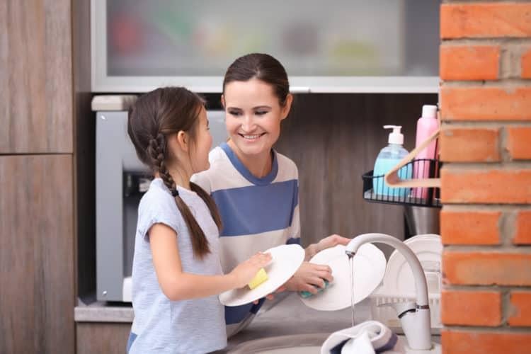 Bé hay hờn dỗi phải làm sao? 7 bí quyết đối phó với bé hay giận dỗi