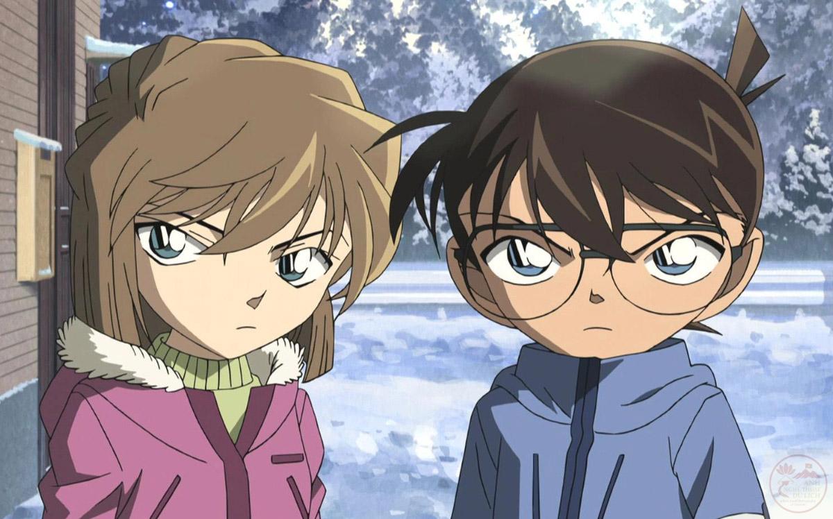 Haibara Ai gương mặt nghiêng cuốn hút