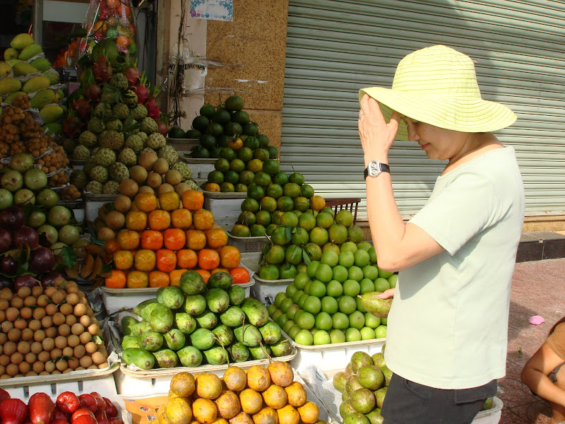 Hình ảnh trái cây Việt Nam ở chợ Saigon | Việt Nam,  Quê hương mến yêu