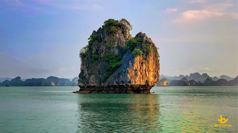 Hình ảnh Mỏn đá Ngoài Vịnh