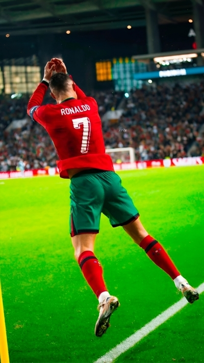 ảnh ronaldo trong sân nhà bồ đào nha