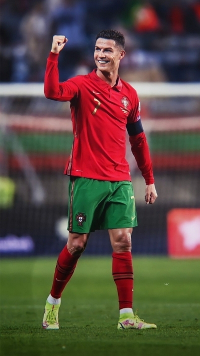 hình nền ronaldo trong màu áo bồ đào nha