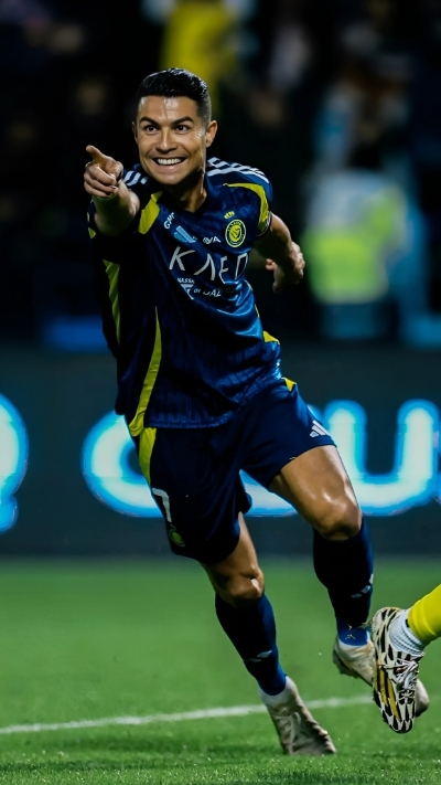 ảnh ronaldo ngầu trên sân cỏ