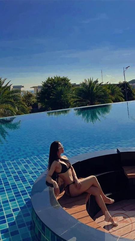 Huyền My bikini