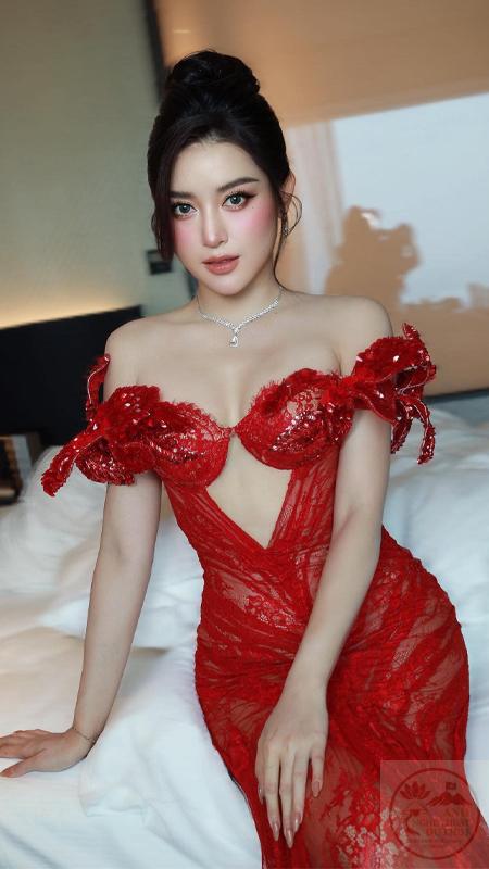 Huyền My bikini