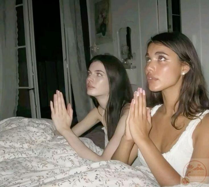 Một tấm hình lạy được dùng khắp nơi, làm câu chuyện thêm phần dí dỏm