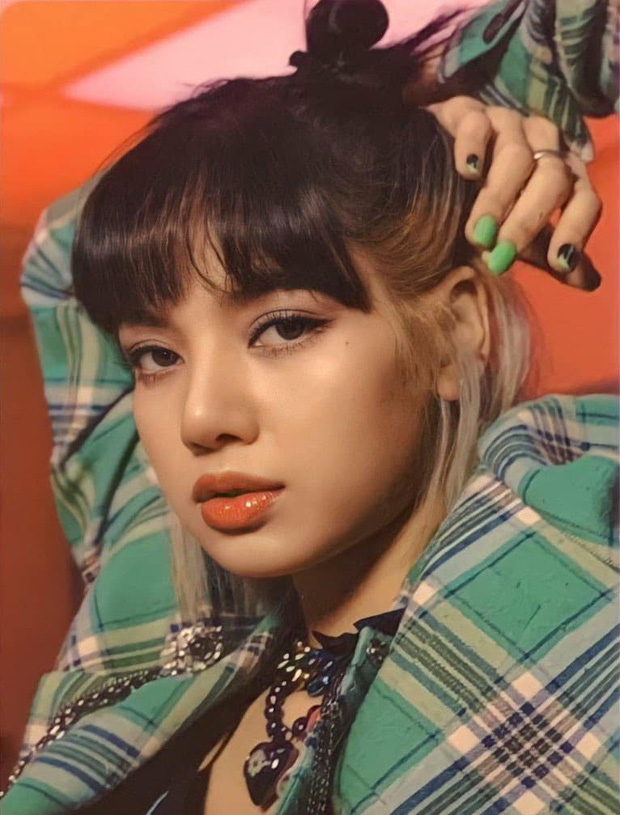 Lisa (BLACKPINK) dường như đã hóa thân thành bad girl chính hiệu