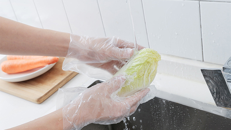 Sử dụng kem tẩy da chết cho tay trước khi sơn