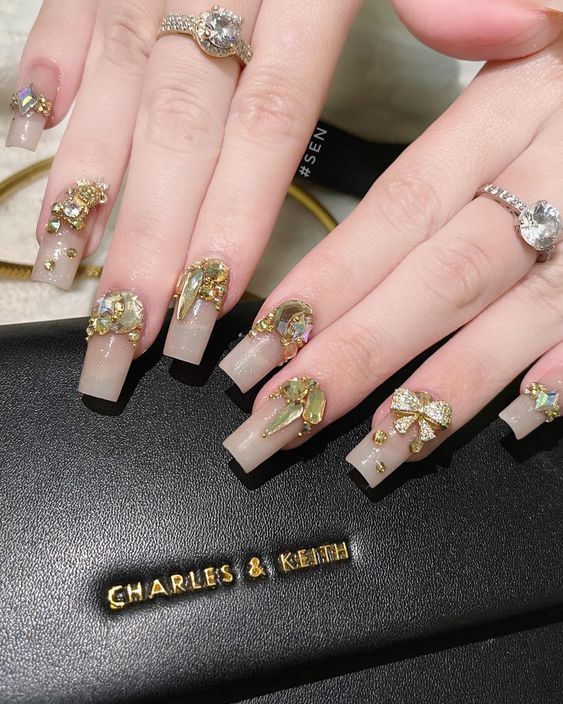 Nail nhũ ngôi sao, mặt trăng mới lạ, độc đáo