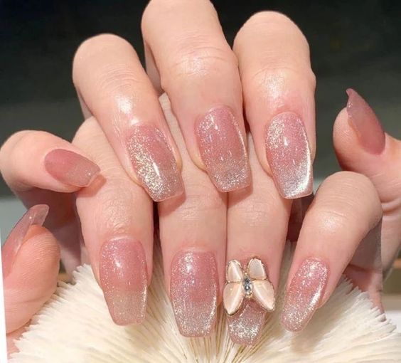 Mẫu nail tết sặc sỡ dành cho các cô nàng “bánh bèo”
