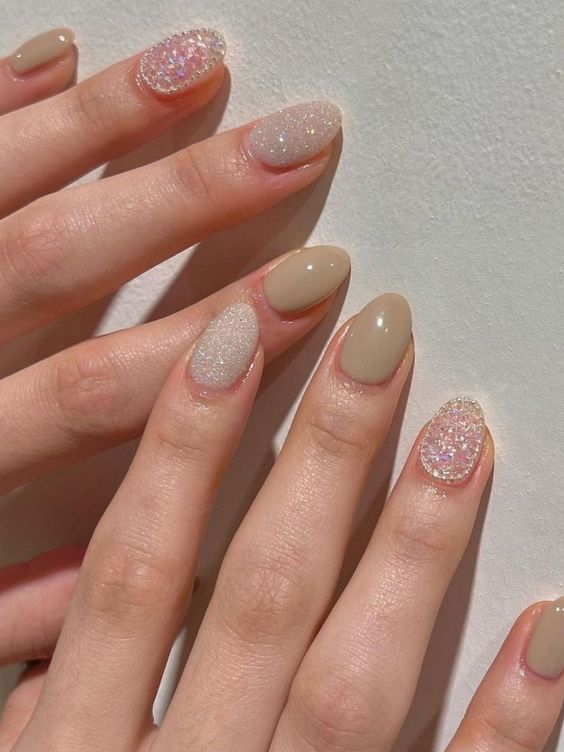 Nail tráng gương màu bạc cực kỳ độc lạ, cá tính