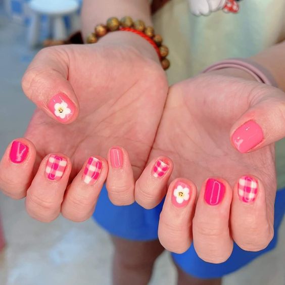 Một bộ móng khác ngắn và nhẹ nhàng hơn