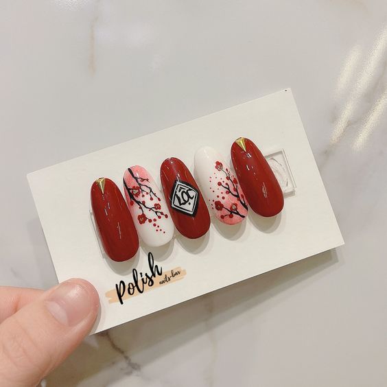 Nail đón tết đính đá lộng lẫy, sang trọng