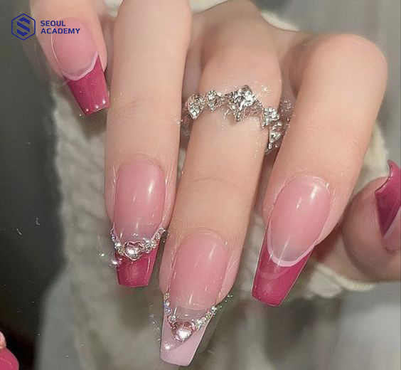 Nail xanh navy được nhiều chị em yêu thích