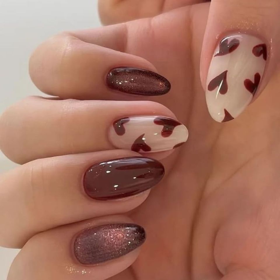 Nail sơn thạch nâu kết hợp nhũ lấp lánh