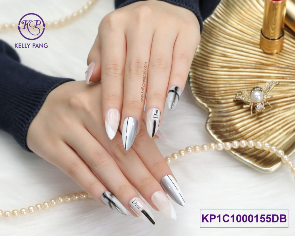 Mẫu nail bạc đơn giản sang trọng